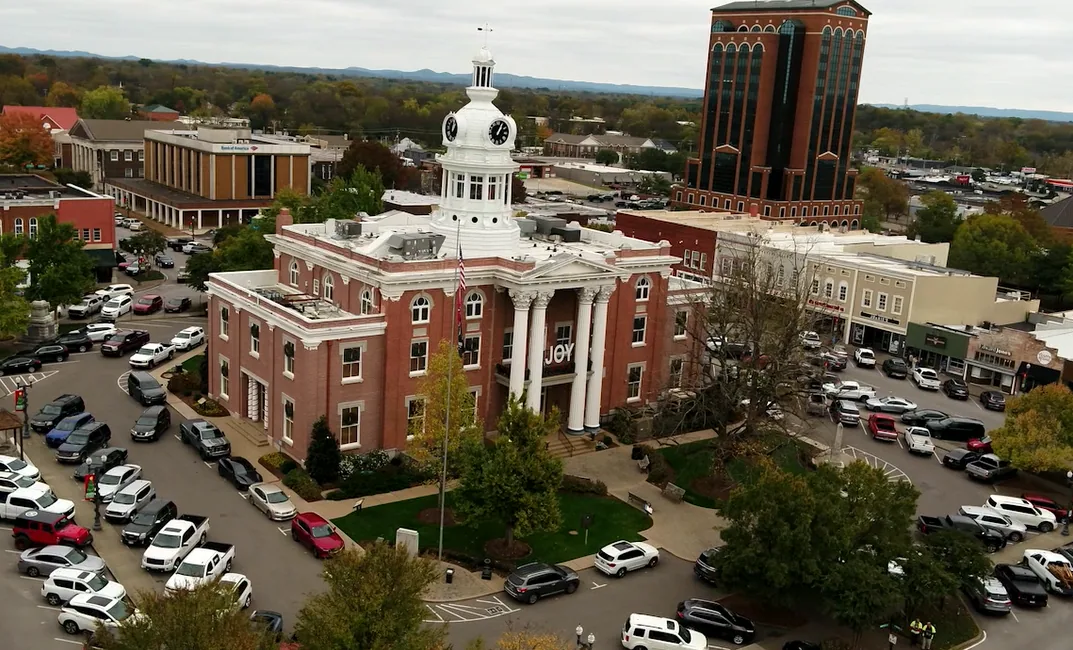 Murfreesboro courthouse square with the city skyline behind it Murfreesboro courthouse square with the city skyline behind it